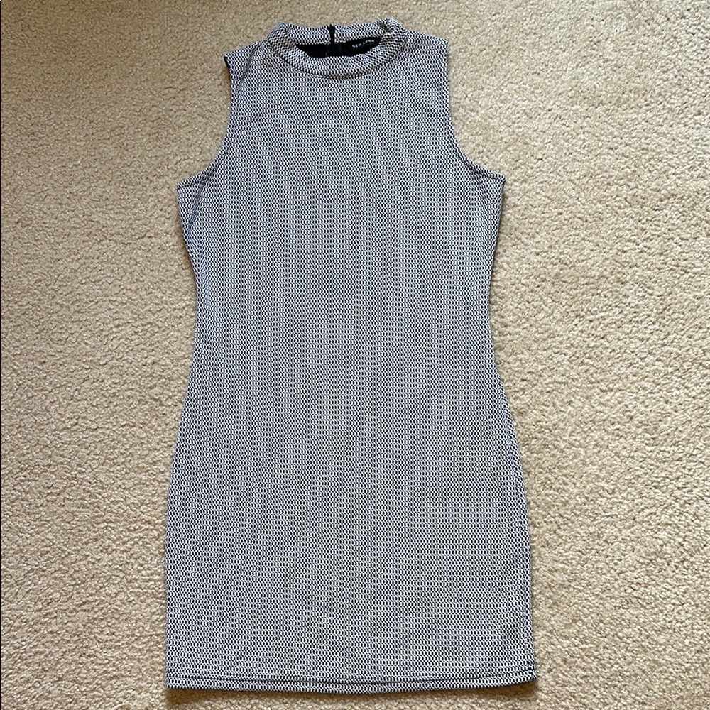 New Look Sleeveless 3D Knit Patterned Dress